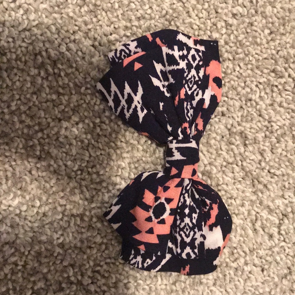 Clip on bow